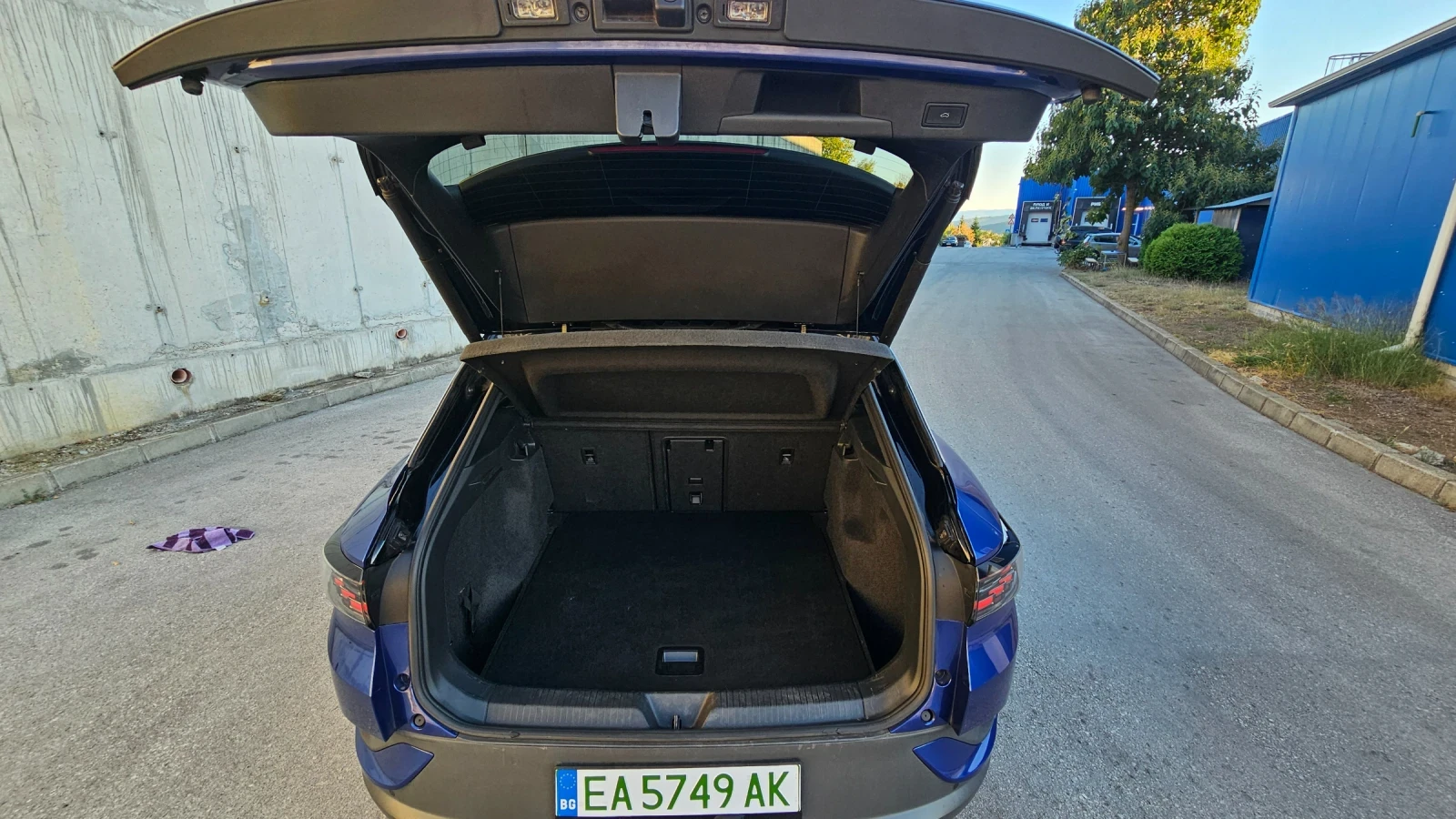 VW ID.4 Всички екстри, снимка 13 - Автомобили и джипове - 56121623