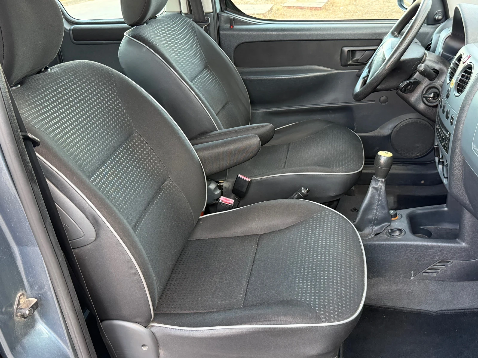 Peugeot Partner 1.6HDI, снимка 8 - Автомобили и джипове - 56289669