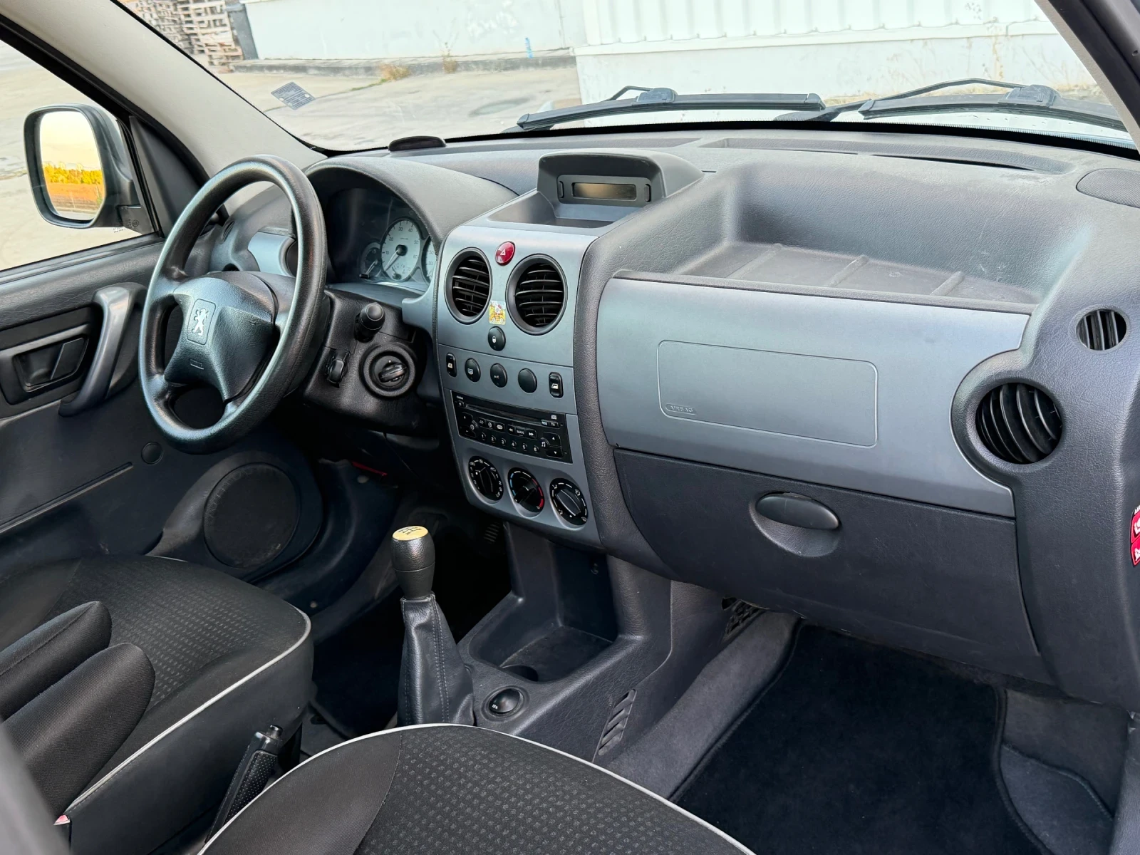 Peugeot Partner 1.6HDI, снимка 12 - Автомобили и джипове - 56289669