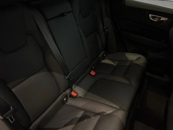 Volvo XC60 B4D AWD = Plus Dark = Гаранция - изображение 10