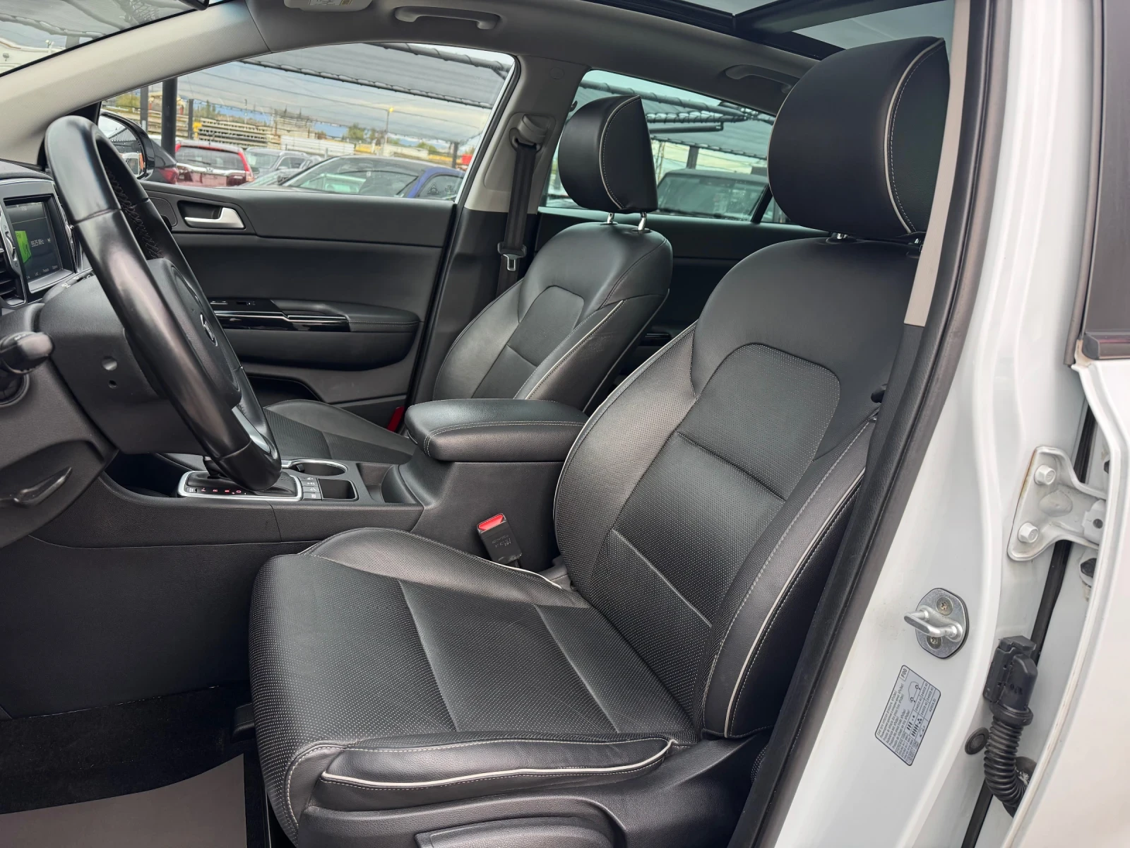 Kia Sportage 2.0CRDI-AUT-4x4-ПАНОРАМА-ПОДГРЕВ-KEYLESS-FULL FULL - изображение 8
