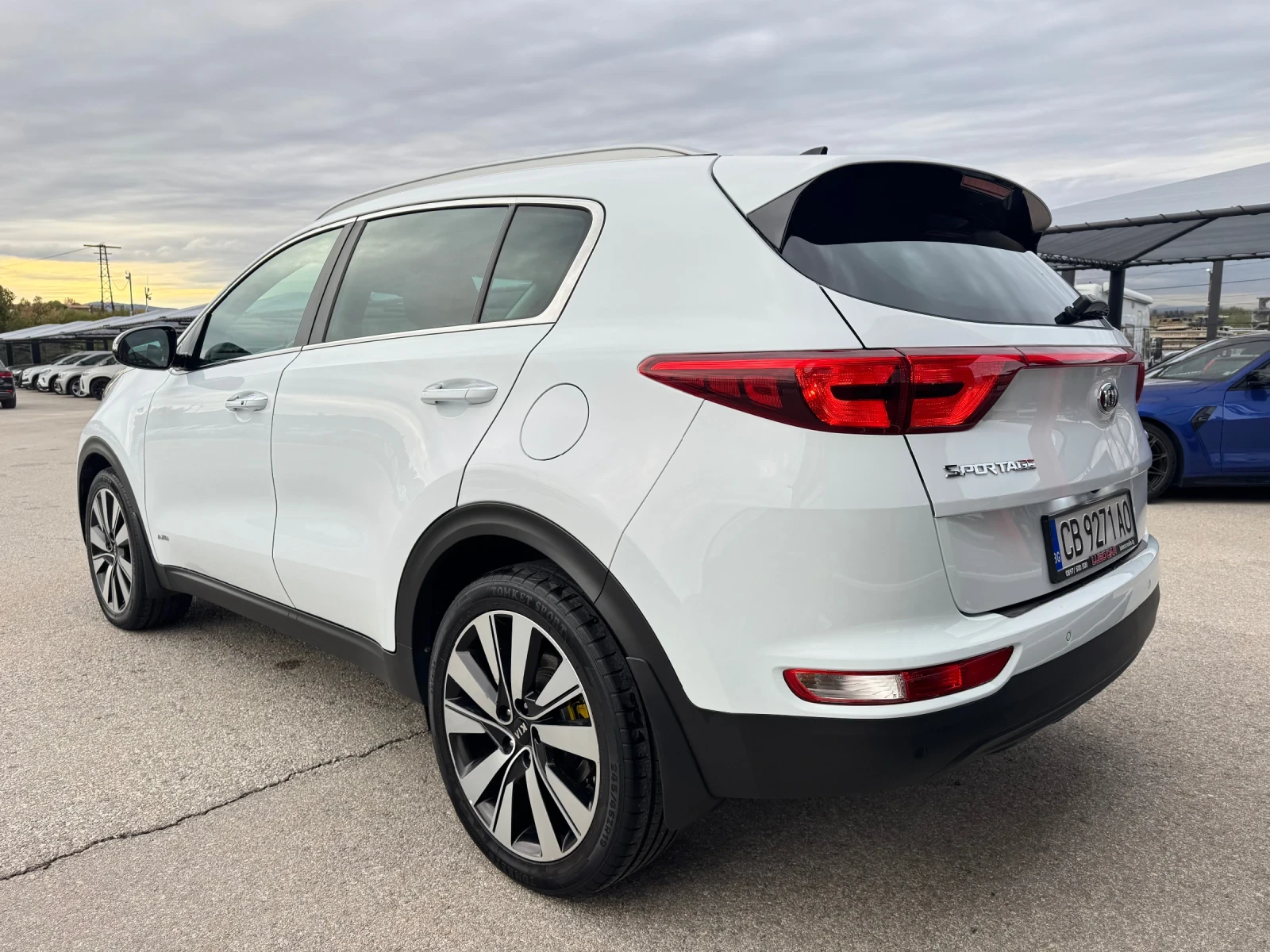 Kia Sportage 2.0CRDI-AUT-4x4-ПАНОРАМА-ПОДГРЕВ-KEYLESS-FULL FULL - изображение 3