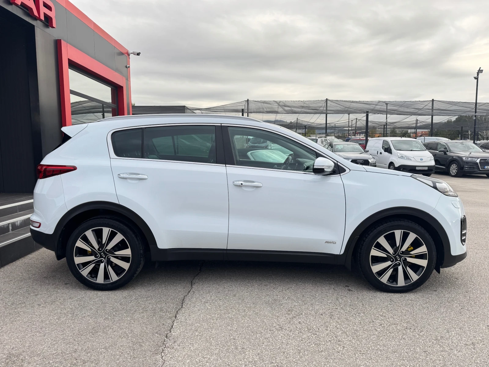 Kia Sportage 2.0CRDI-AUT-4x4-ПАНОРАМА-ПОДГРЕВ-KEYLESS-FULL FULL - изображение 5