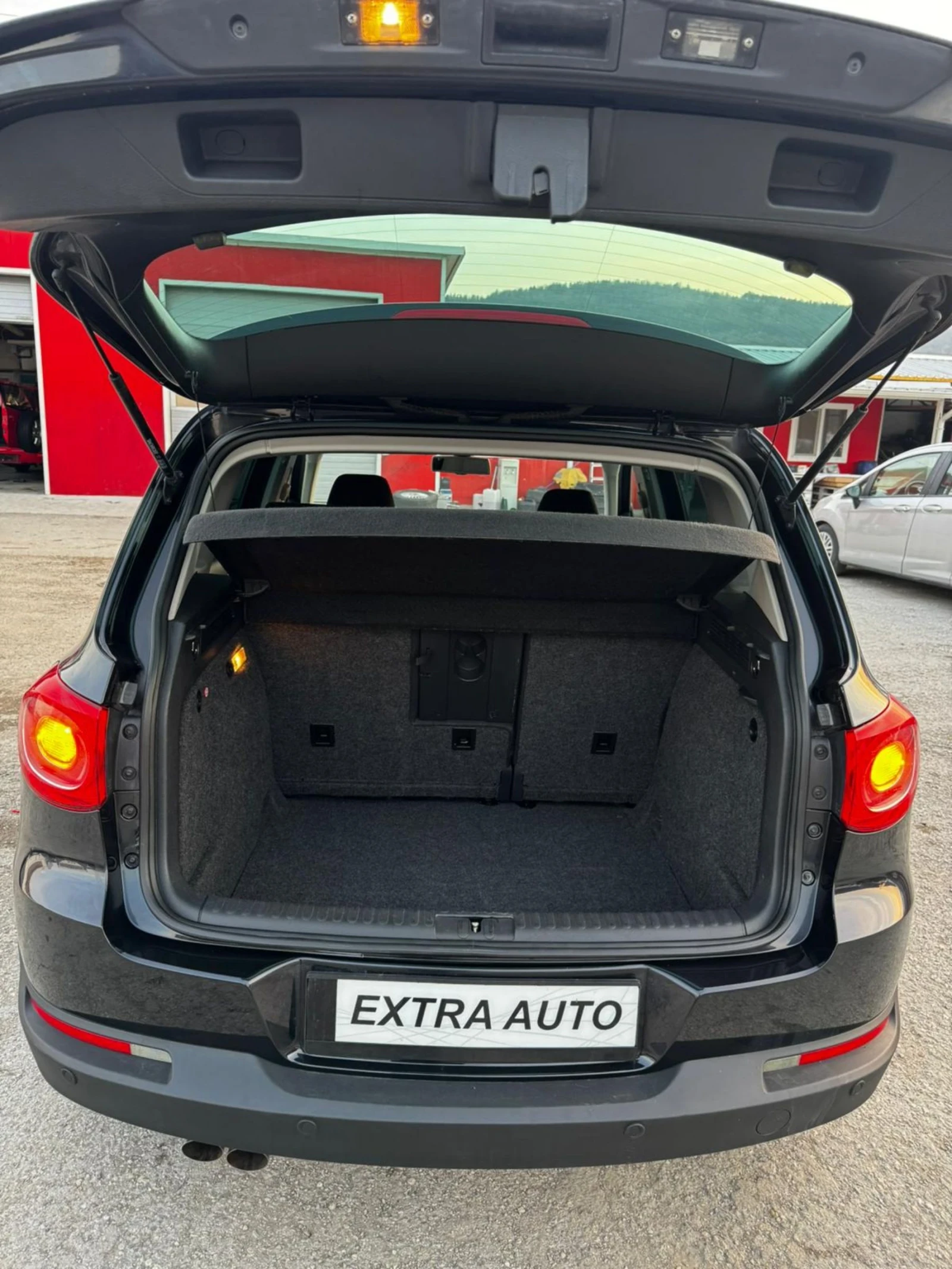 VW Tiguan 2.0TDI, 4Х4, НАВИГАЦИЯ, АВТОПИЛОТ, МУЛТИВОЛАН, снимка 4 - Автомобили и джипове - 53754122