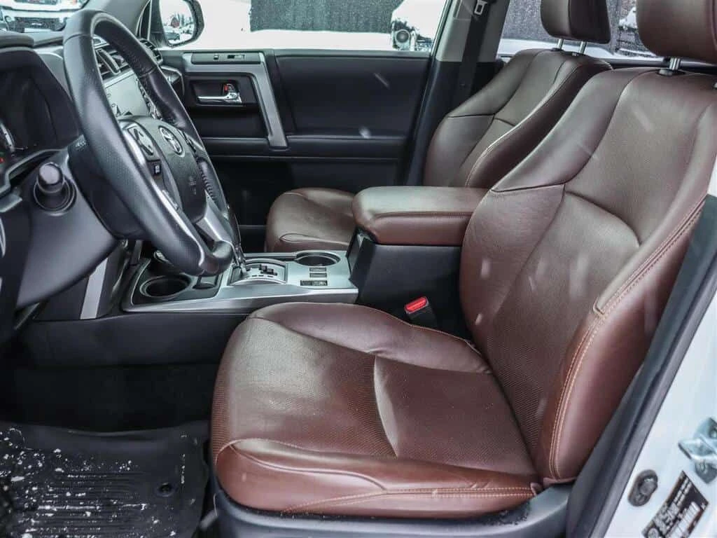 Toyota 4runner * AWD | LEATHER | CARPLAY | VENTED SEATS | JBL AUD, снимка 8 - Автомобили и джипове - 53861701
