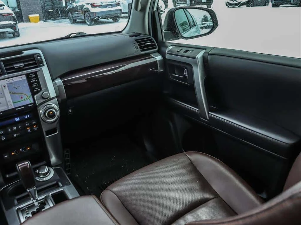 Toyota 4runner * AWD | LEATHER | CARPLAY | VENTED SEATS | JBL AUD, снимка 15 - Автомобили и джипове - 53861701