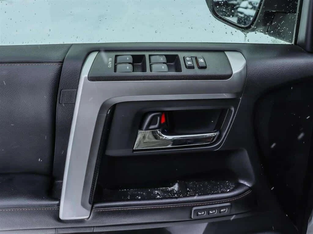 Toyota 4runner * AWD | LEATHER | CARPLAY | VENTED SEATS | JBL AUD, снимка 10 - Автомобили и джипове - 53861701