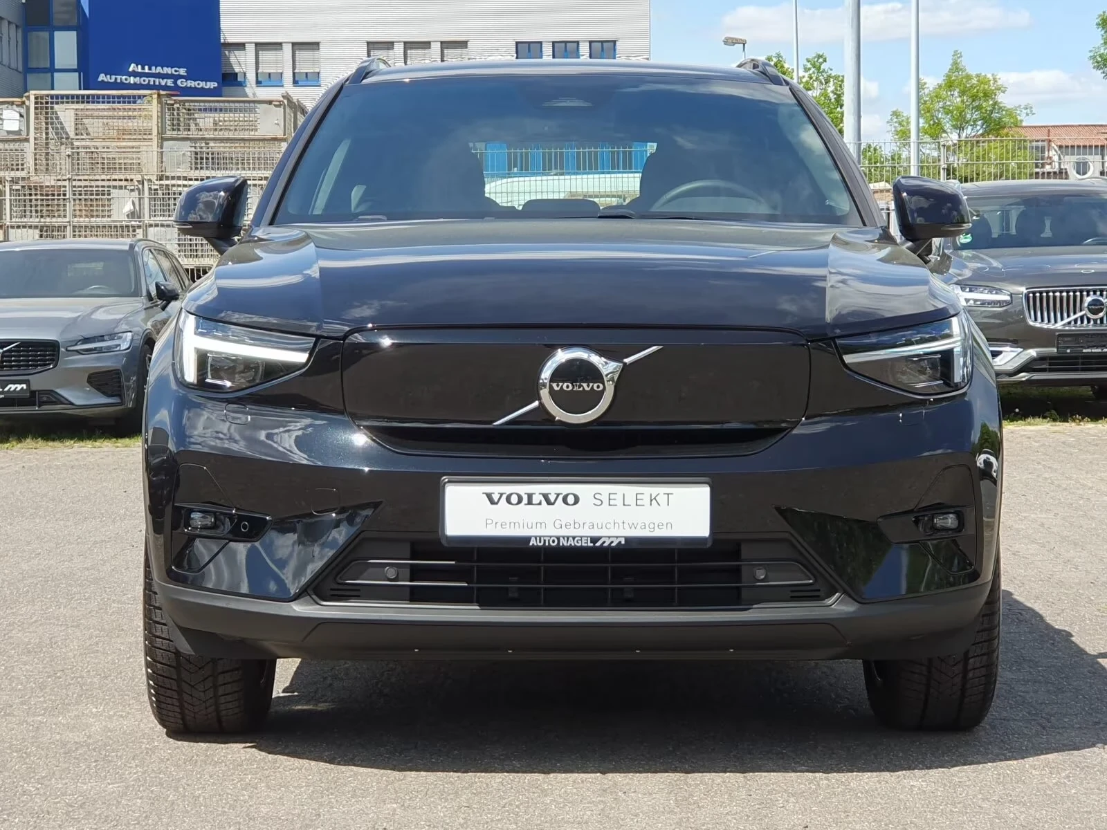 Volvo EX40 Plus Dark 70kWh Ad.LED DISTR Winter Pack Keyless, снимка 2 - Автомобили и джипове - 54398329