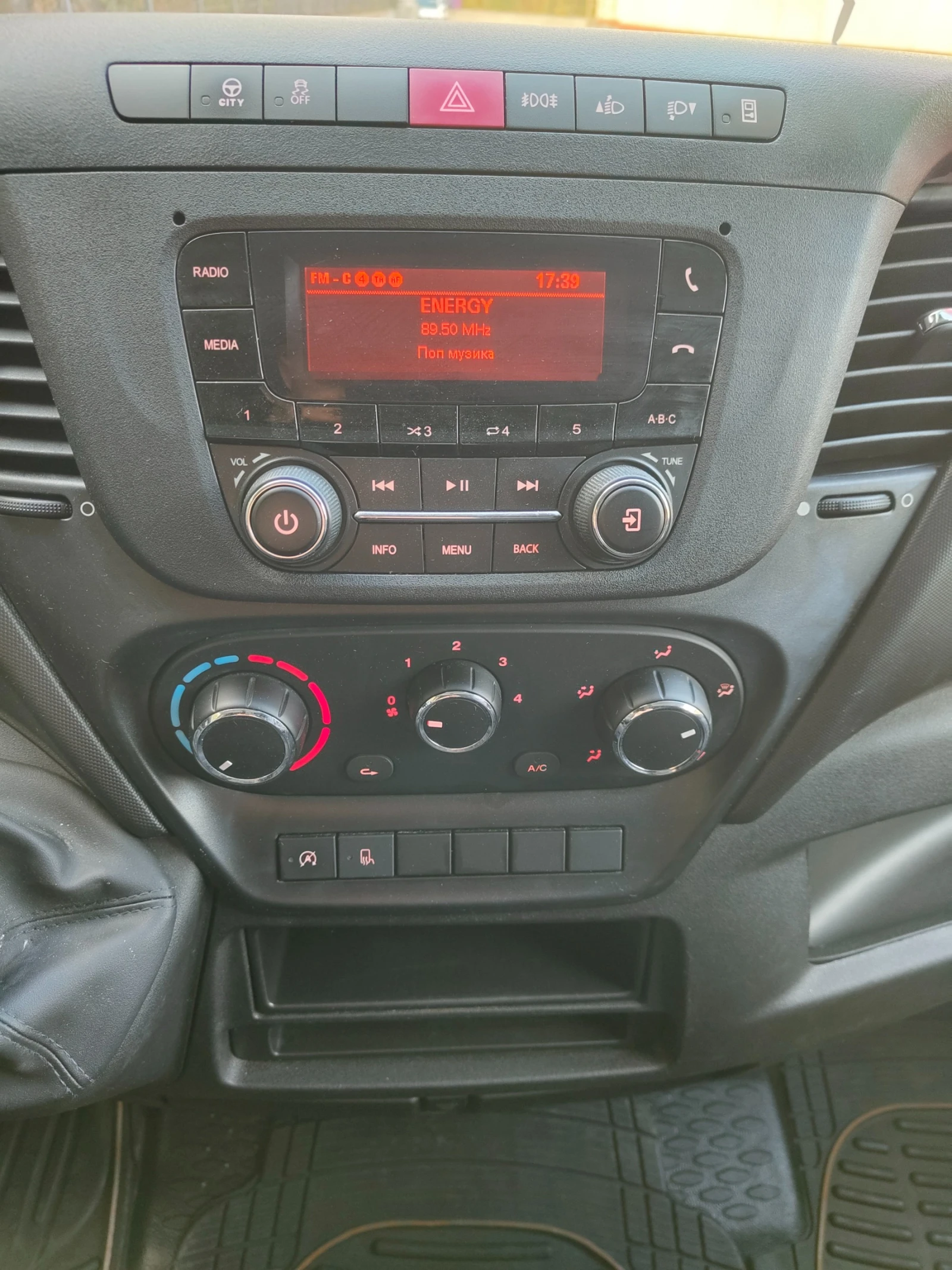 Iveco Daily 35 c 12, снимка 12 - Бусове и автобуси - 56725613