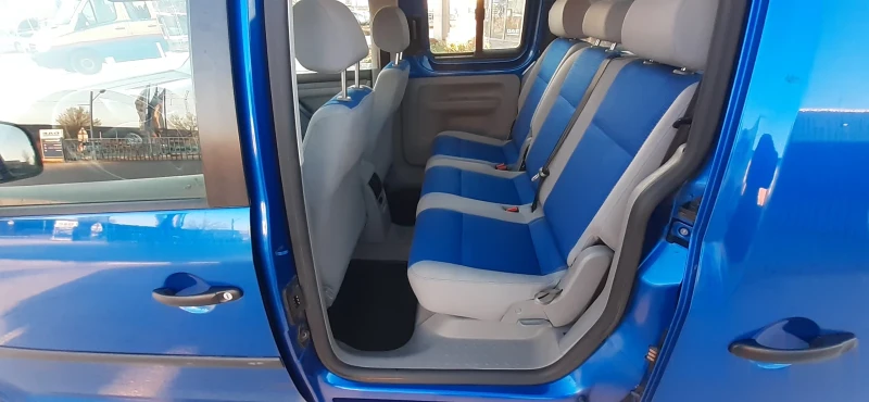 VW Caddy 1.6 i  102 k.c. 7 места , снимка 13 - Автомобили и джипове - 44913352