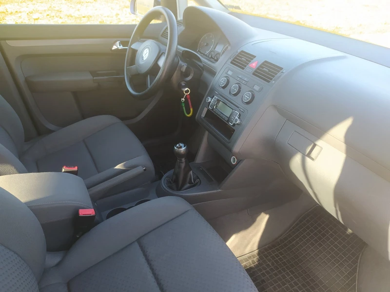 VW Touran 1.9tdi, снимка 11 - Автомобили и джипове - 47987620