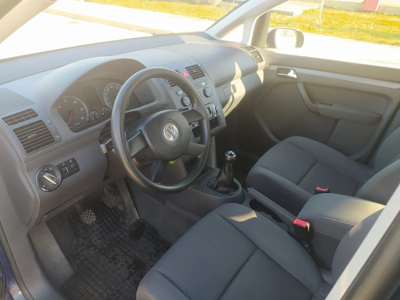 VW Touran 1.9tdi, снимка 5 - Автомобили и джипове - 47987620