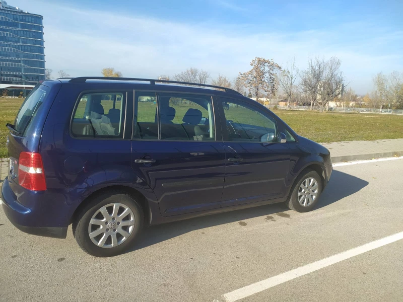 VW Touran 1.9tdi, снимка 7 - Автомобили и джипове - 47987620