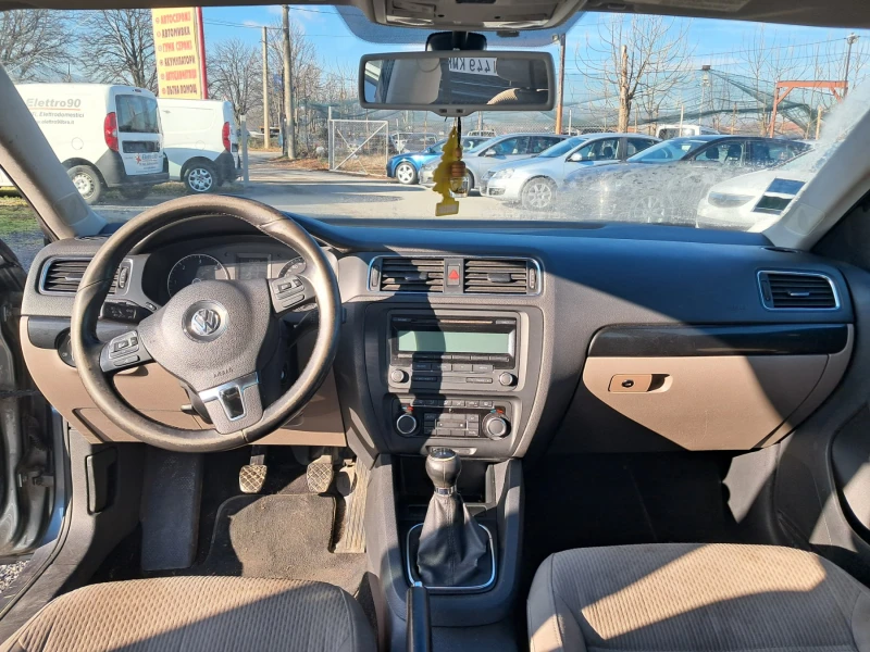 VW Jetta 1.6 TDI, снимка 6 - Автомобили и джипове - 48124375