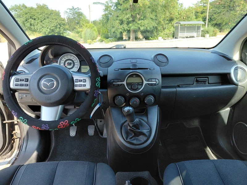 Mazda 2 1.5 i, снимка 6 - Автомобили и джипове - 51456343