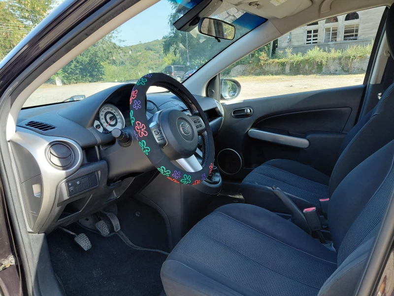 Mazda 2 1.5 i, снимка 7 - Автомобили и джипове - 51456343