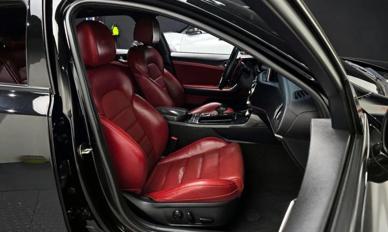 Kia Stinger 3.3 Turbo AWD * НАЙ-ДОБРА ЦЕНА В БЪЛГАРИЯ* , снимка 10 - Автомобили и джипове - 51966924
