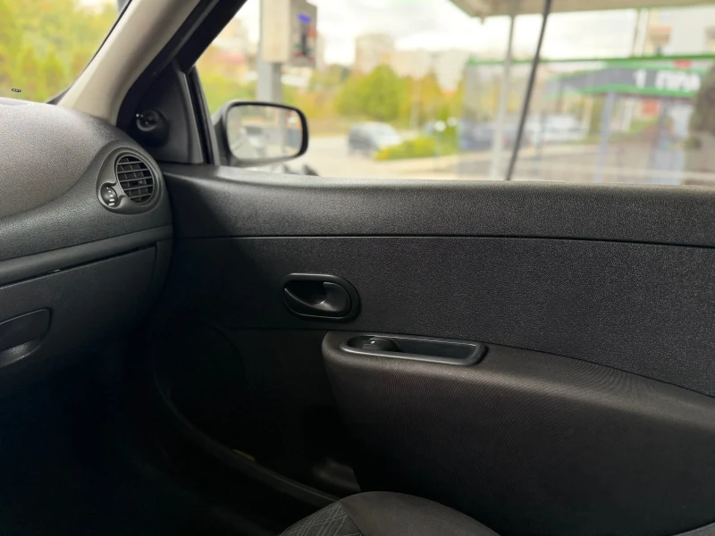 Renault Clio, снимка 6 - Автомобили и джипове - 52527095