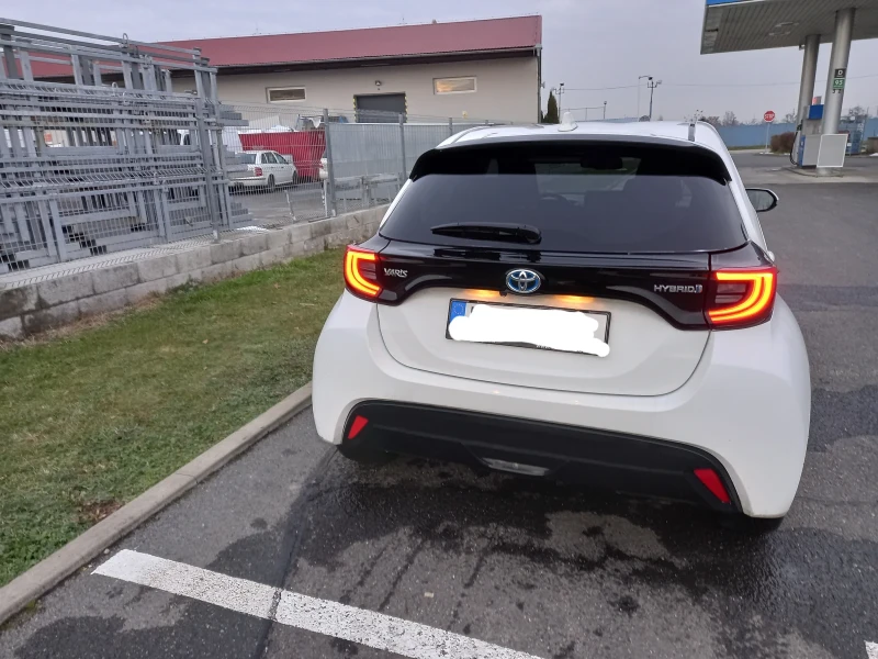 Toyota Yaris 1.5 hybrid, снимка 3 - Автомобили и джипове - 53051814