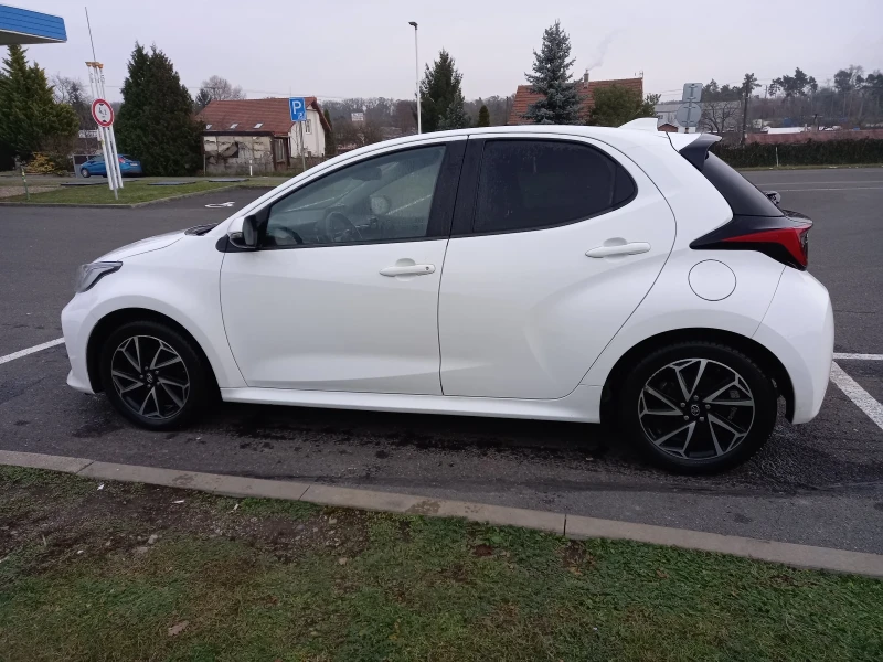 Toyota Yaris 1.5 hybrid, снимка 5 - Автомобили и джипове - 53051814