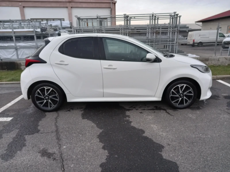 Toyota Yaris 1.5 hybrid, снимка 4 - Автомобили и джипове - 53051814