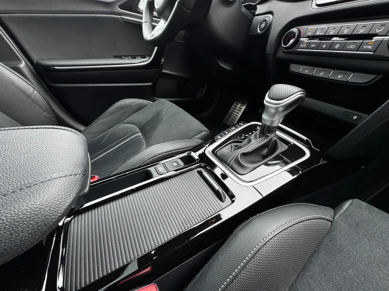 Kia Ceed 1.5T-GDI, снимка 11 - Автомобили и джипове - 53221477