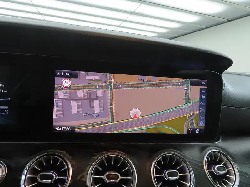 Mercedes-Benz E 220 D Coupe, снимка 13 - Автомобили и джипове - 56092867
