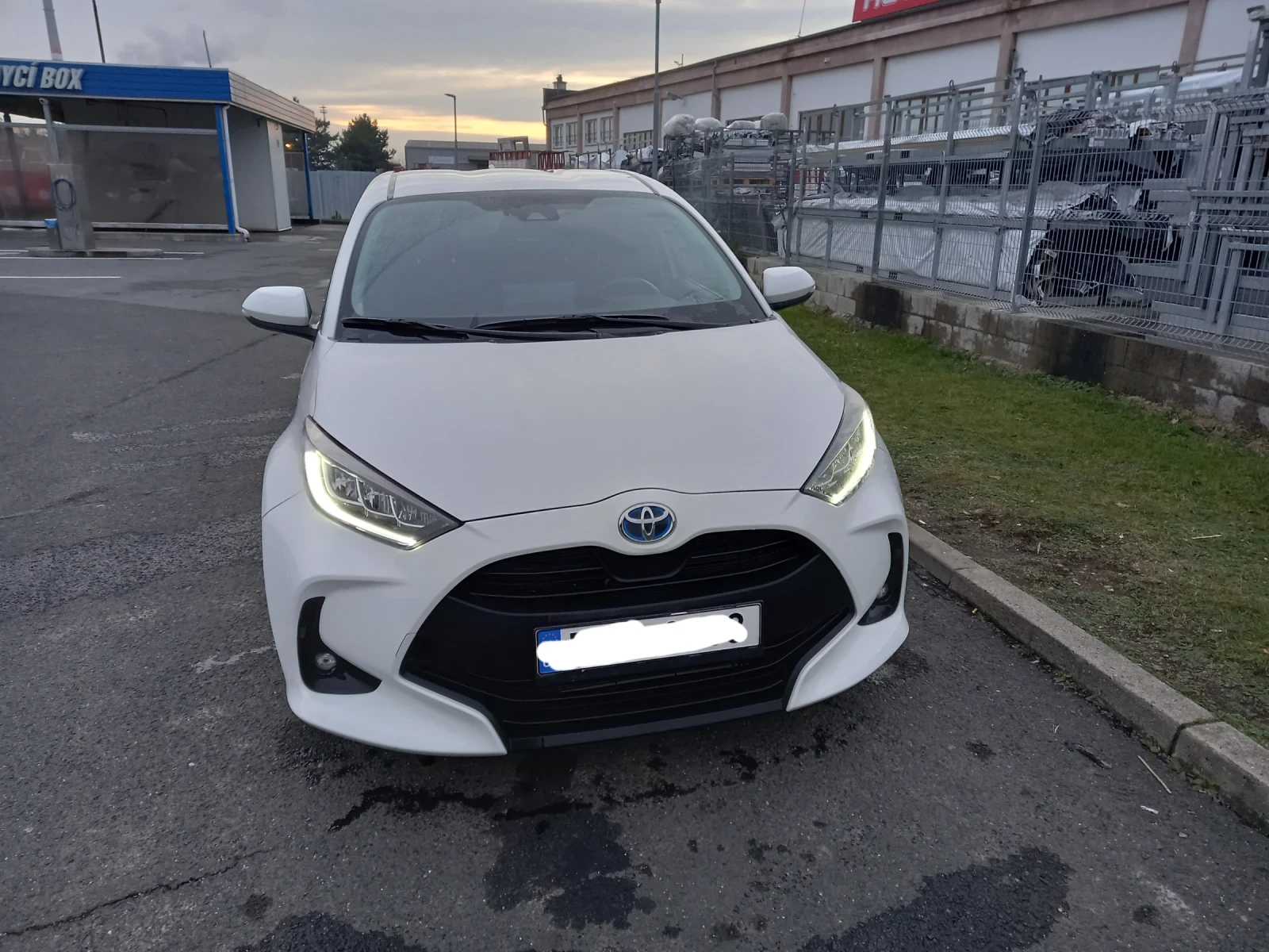 Toyota Yaris 1.5 hybrid, снимка 1