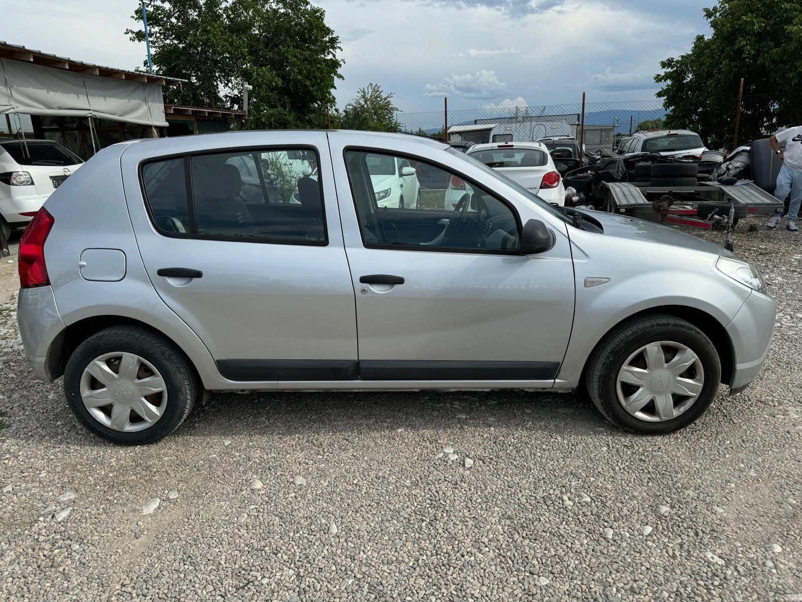 Dacia Sandero 1.2I-GPL - изображение 6