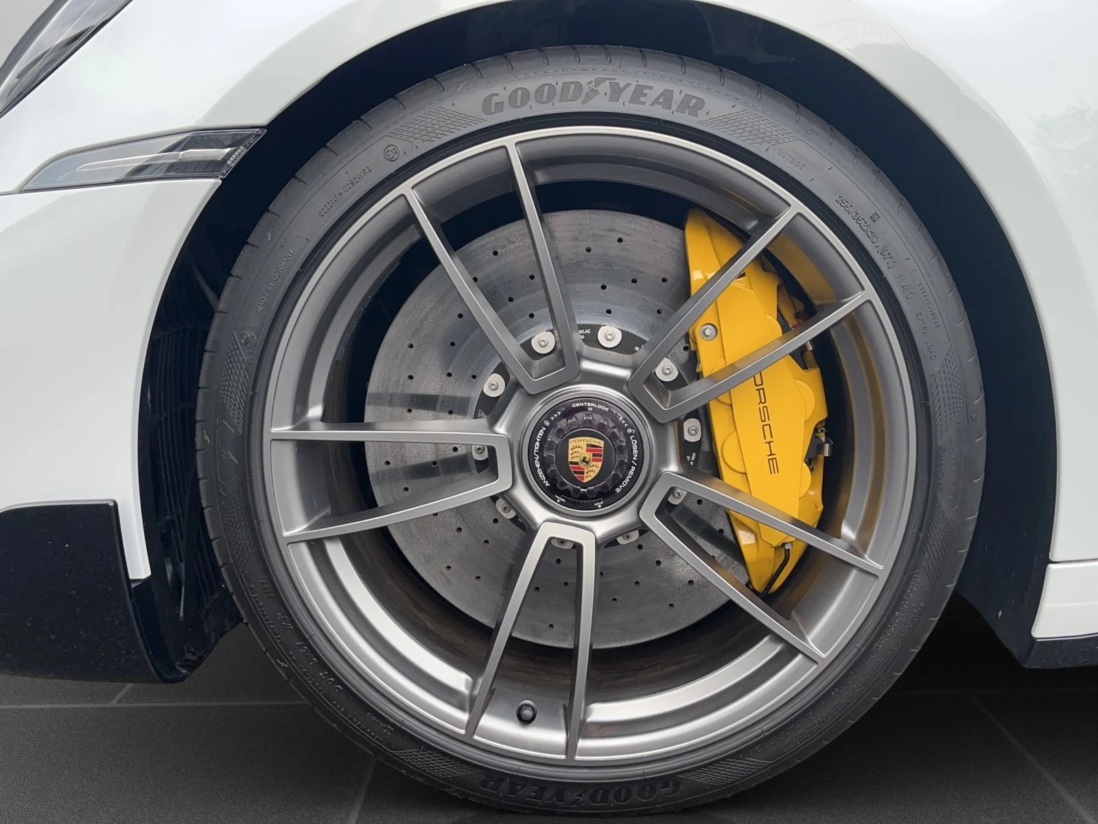 Porsche 911 Turbo S = Ceramic Brakes= Гаранция - изображение 5