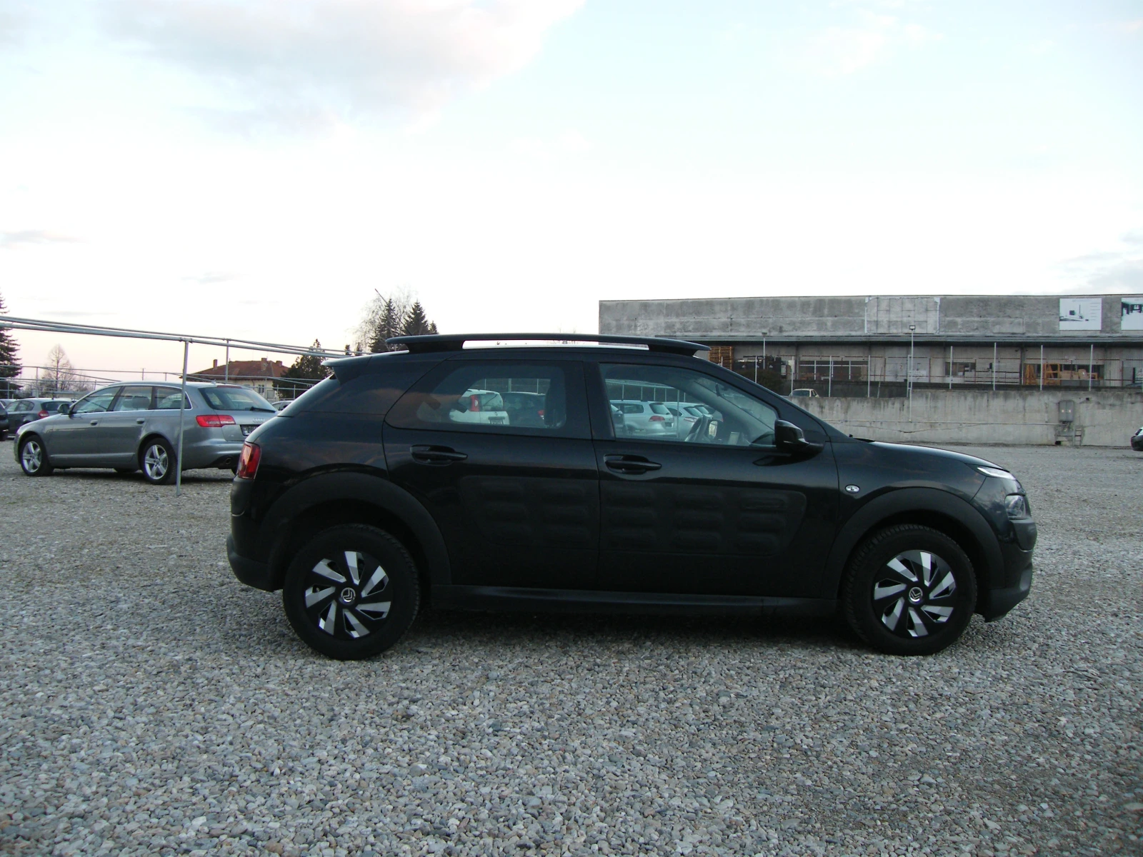 Citroen C4 Cactus 1.2i EURO 6B - изображение 3