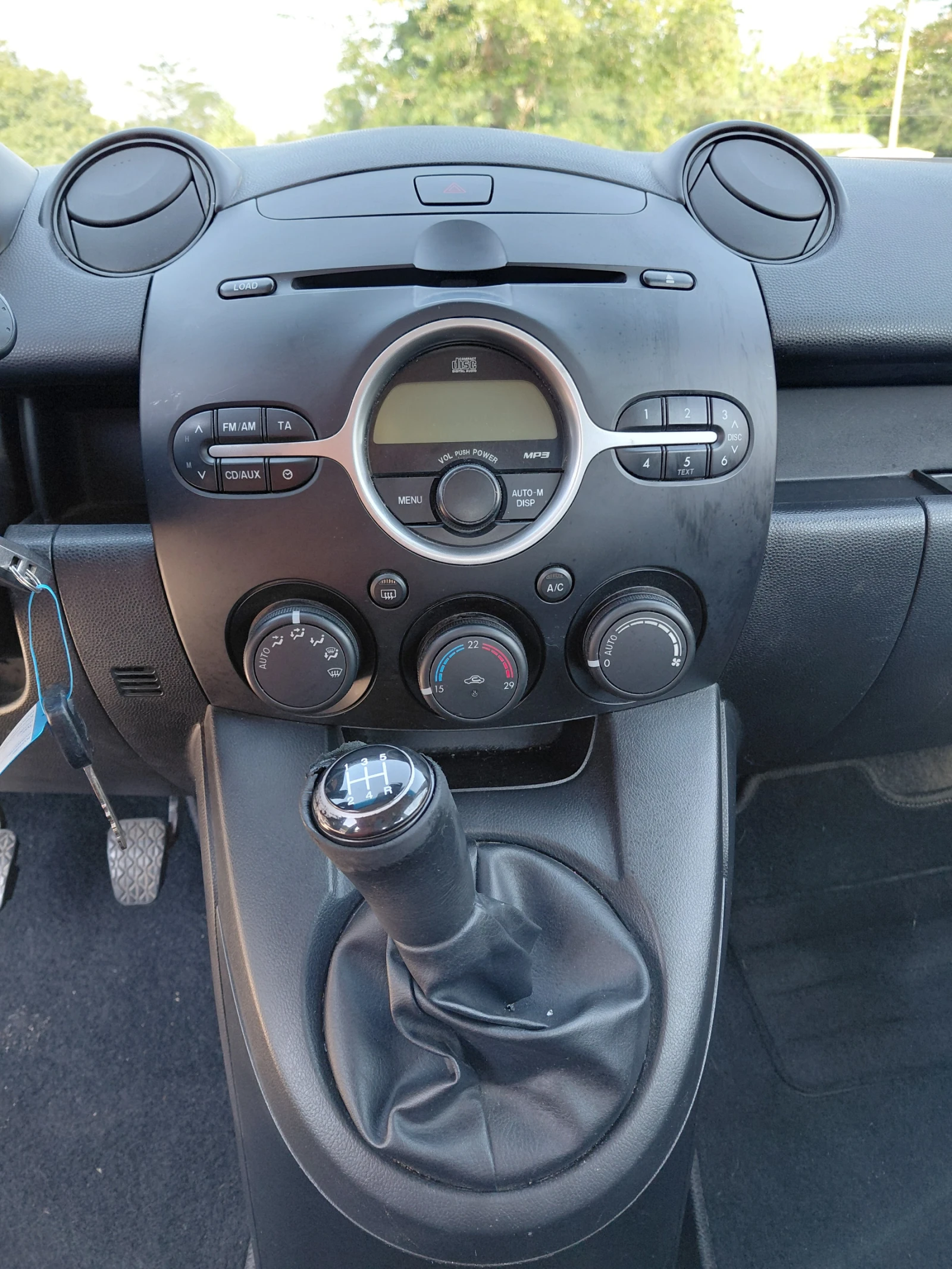 Mazda 2 1.5 i - изображение 8