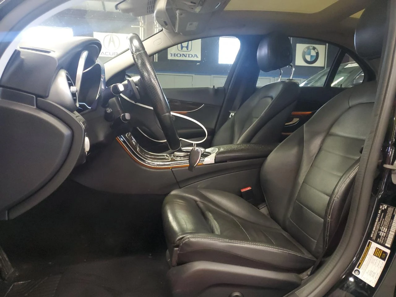 Mercedes-Benz C 300 4MATIC AMG* BURMESTER* KEYLESS* PODGREV - изображение 7