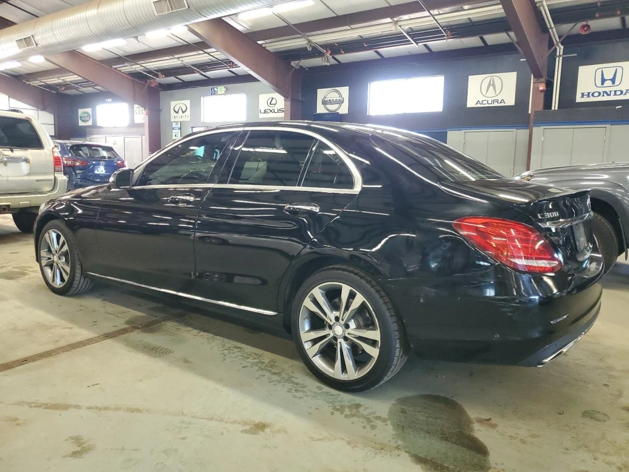 Mercedes-Benz C 300 4MATIC AMG* BURMESTER* KEYLESS* PODGREV - изображение 4