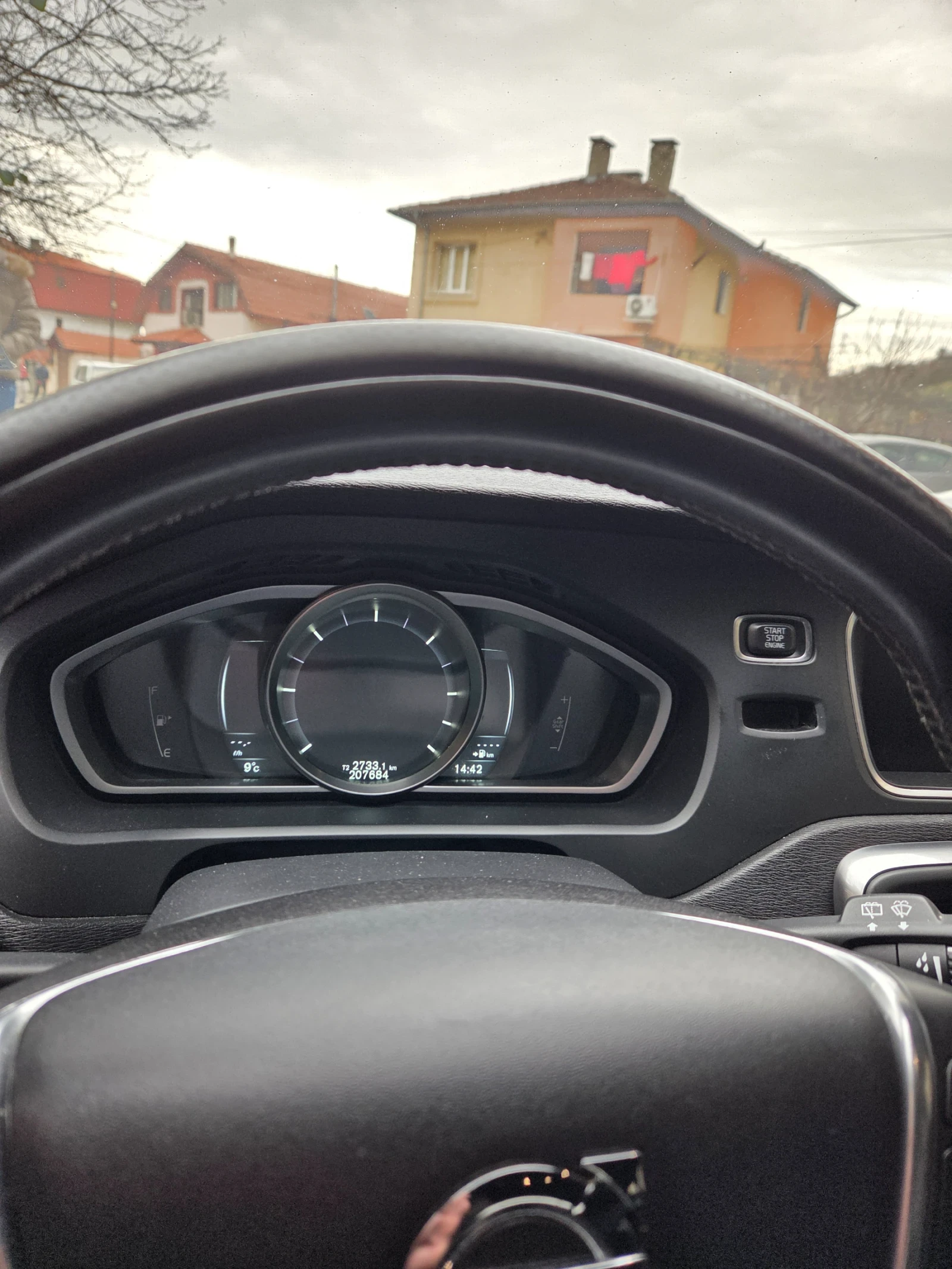 Volvo V40  - изображение 9