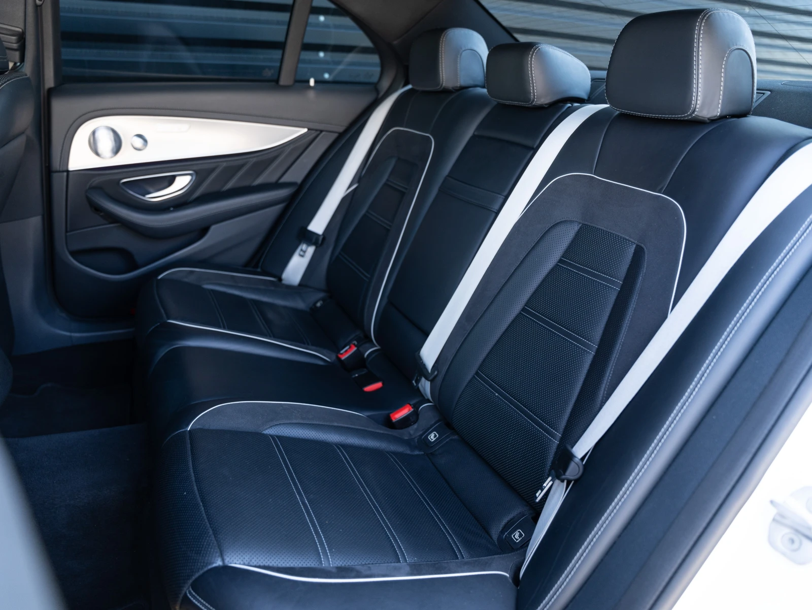 Mercedes-Benz E 63 AMG  S 4Matic, снимка 15 - Автомобили и джипове - 53865165