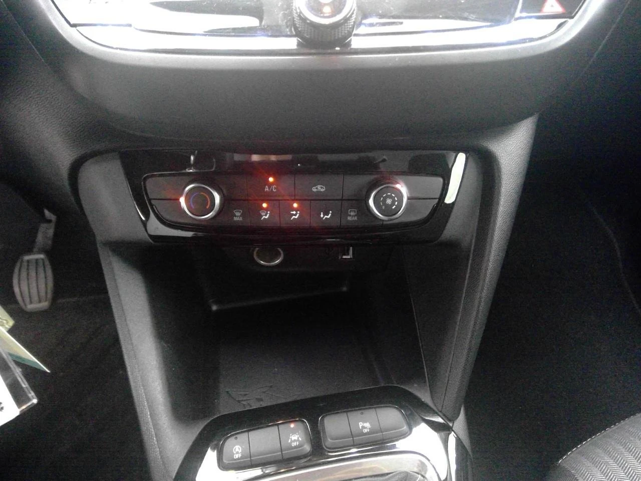 Opel Corsa  1.2 Edition, снимка 8 - Автомобили и джипове - 54026089