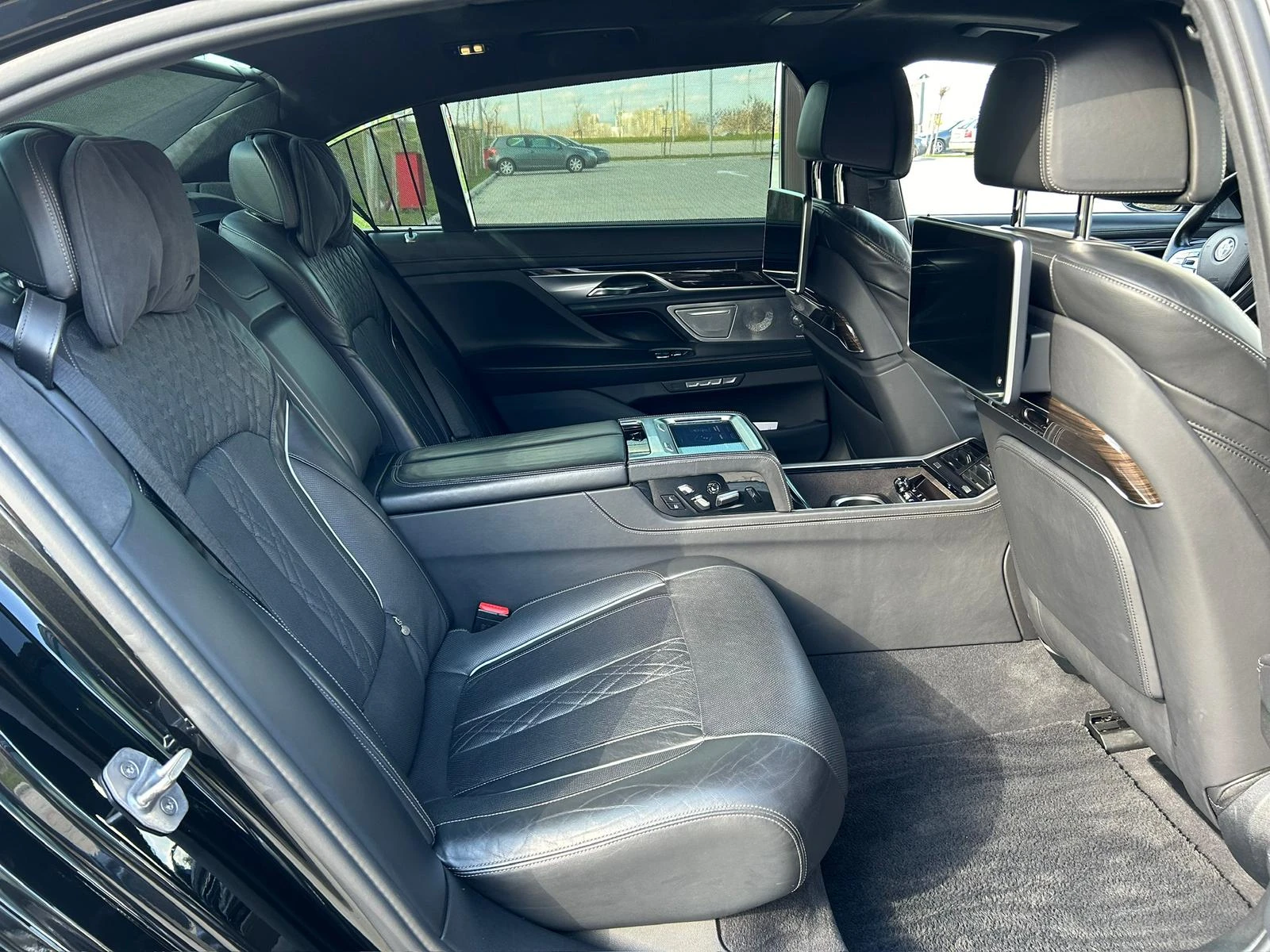 BMW 750 750 LI xDrive, снимка 8 - Автомобили и джипове - 54991616