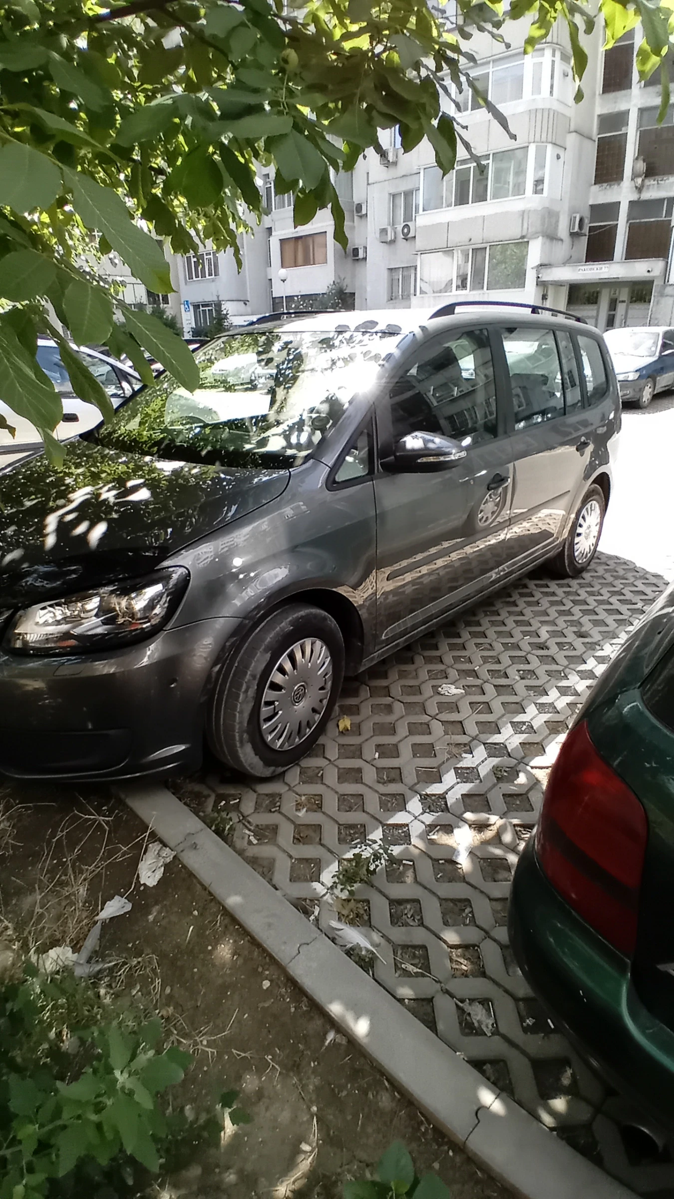 VW Touran, снимка 11 - Автомобили и джипове - 56346578
