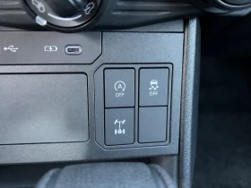 Toyota Hilux 2.8 D-4D / MILD HYBRID / DOUBLE CAB / LED / CAMERA, снимка 13