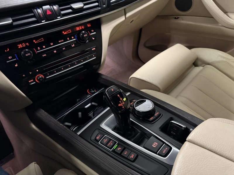 BMW X5 xDrive35i* M-SPORT* 7 SEATER* Без инциденти, снимка 10 - Автомобили и джипове - 53100684