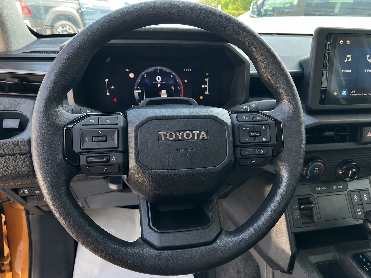 Toyota Hilux 2.8 D-4D / MILD HYBRID / DOUBLE CAB / LED / CAMERA, снимка 10 - Автомобили и джипове - 55976199