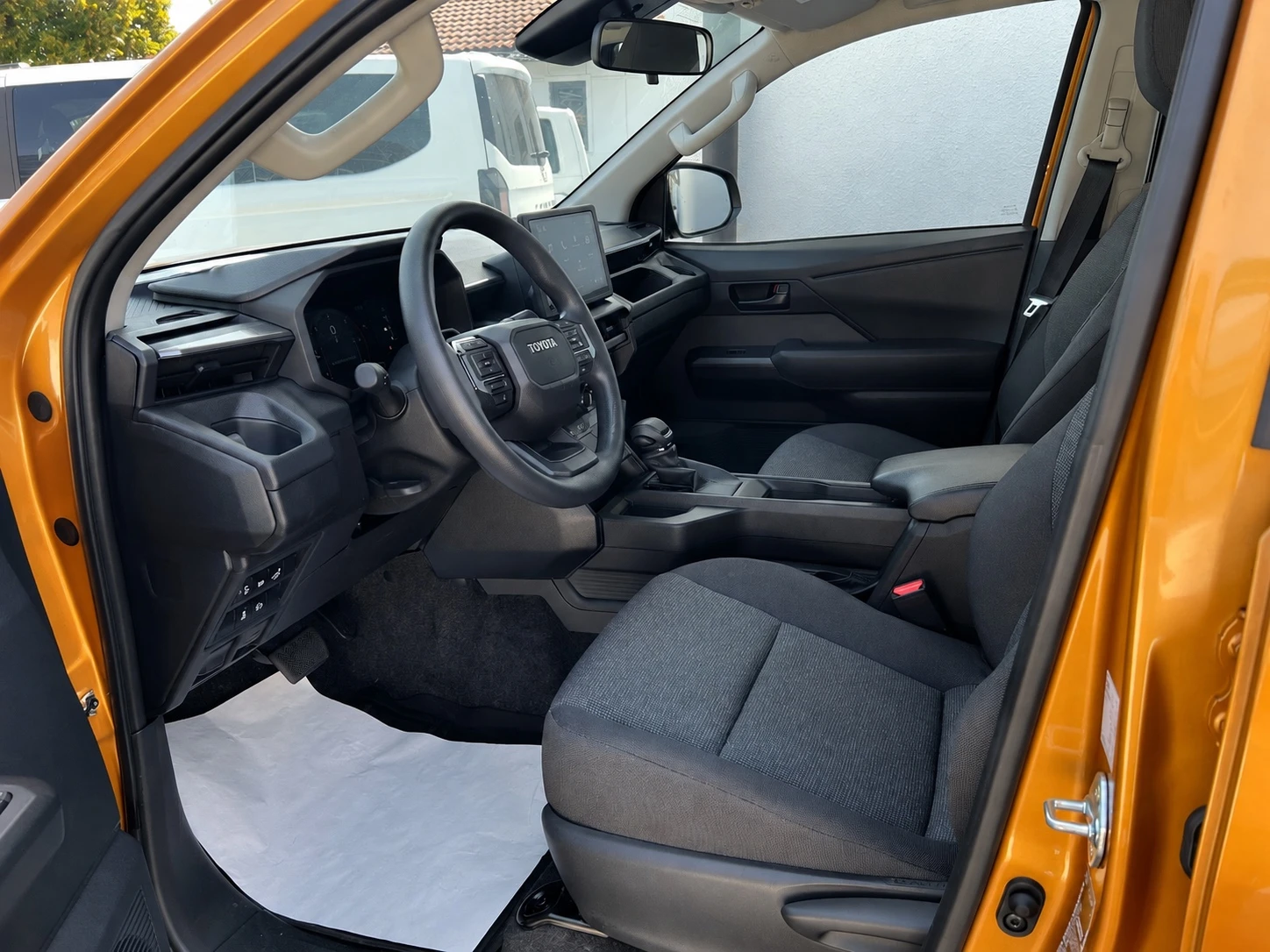 Toyota Hilux 2.8 D-4D / MILD HYBRID / DOUBLE CAB / LED / CAMERA, снимка 7 - Автомобили и джипове - 55976199