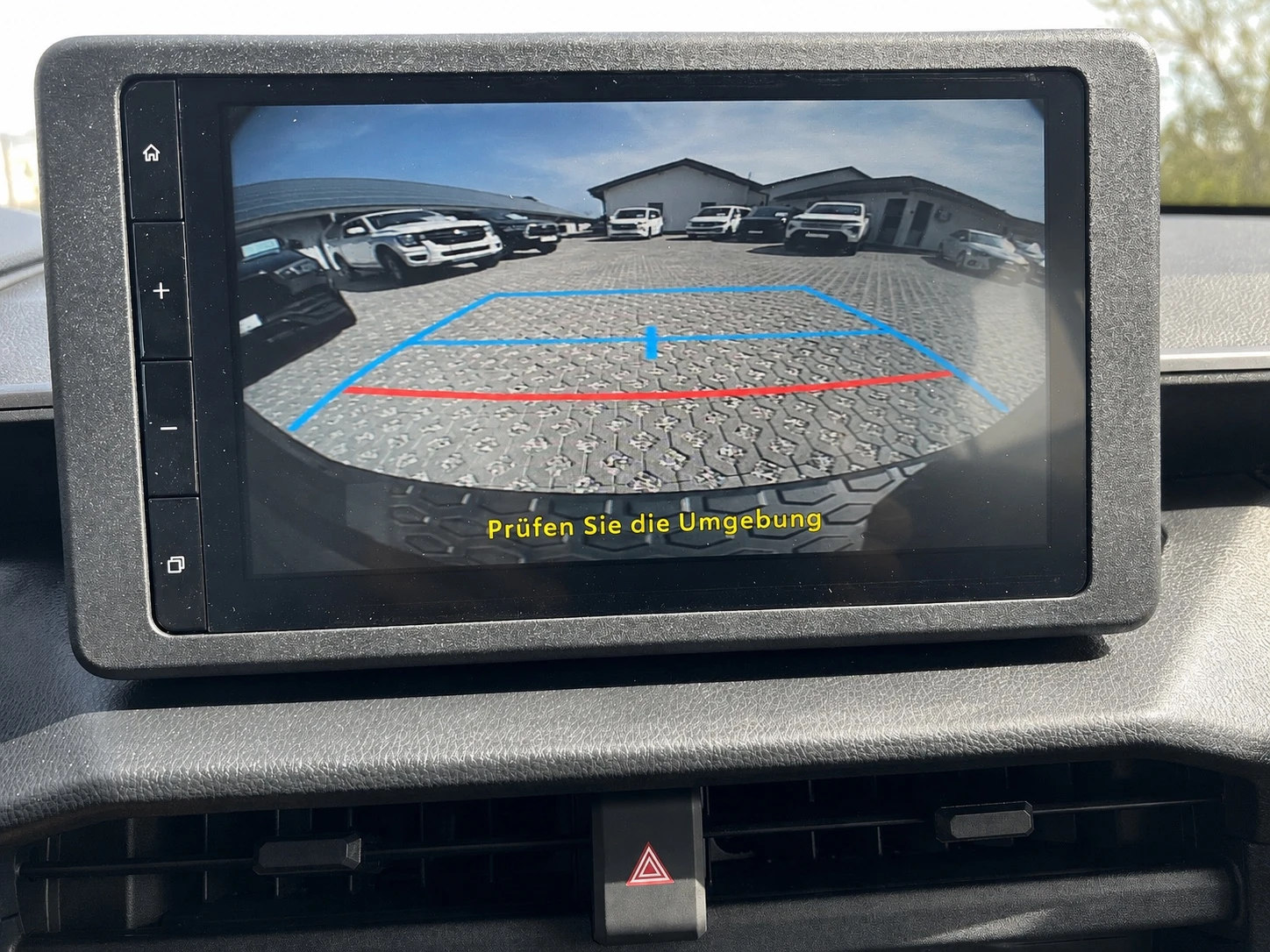Toyota Hilux 2.8 D-4D / MILD HYBRID / DOUBLE CAB / LED / CAMERA, снимка 12 - Автомобили и джипове - 55976199