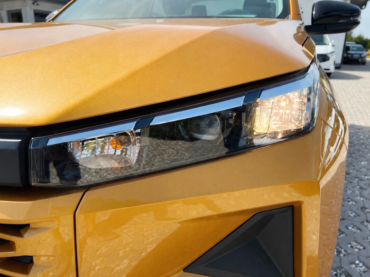 Toyota Hilux 2.8 D-4D / MILD HYBRID / DOUBLE CAB / LED / CAMERA, снимка 15 - Автомобили и джипове - 55976199