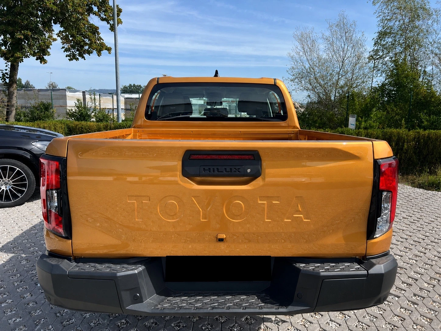 Toyota Hilux 2.8 D-4D / MILD HYBRID / DOUBLE CAB / LED / CAMERA, снимка 4 - Автомобили и джипове - 55976199