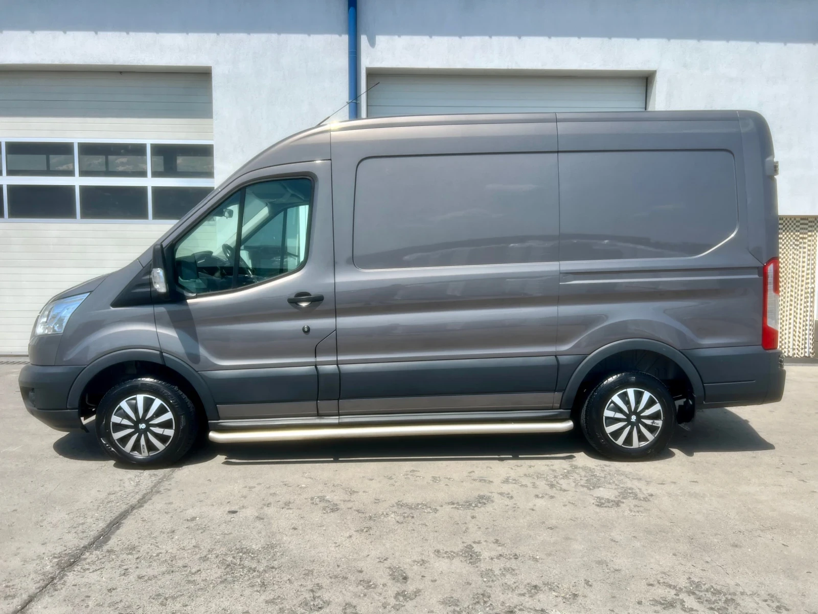 Ford Transit 2.2TDCI / Като нов! / Климатик, снимка 3 - Бусове и автобуси - 55615947
