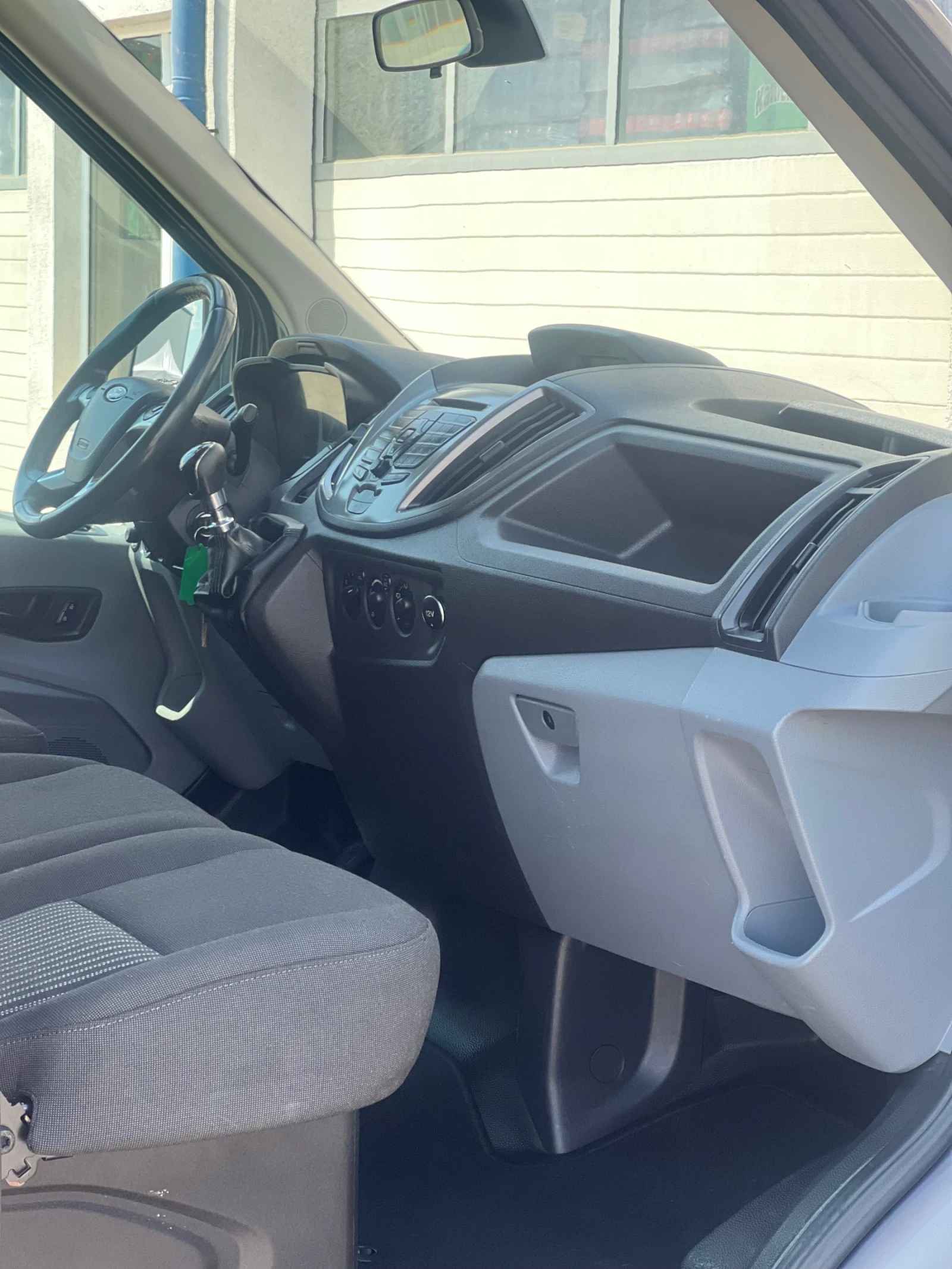 Ford Transit 2.2TDCI / Като нов! / Климатик, снимка 16 - Бусове и автобуси - 55615947