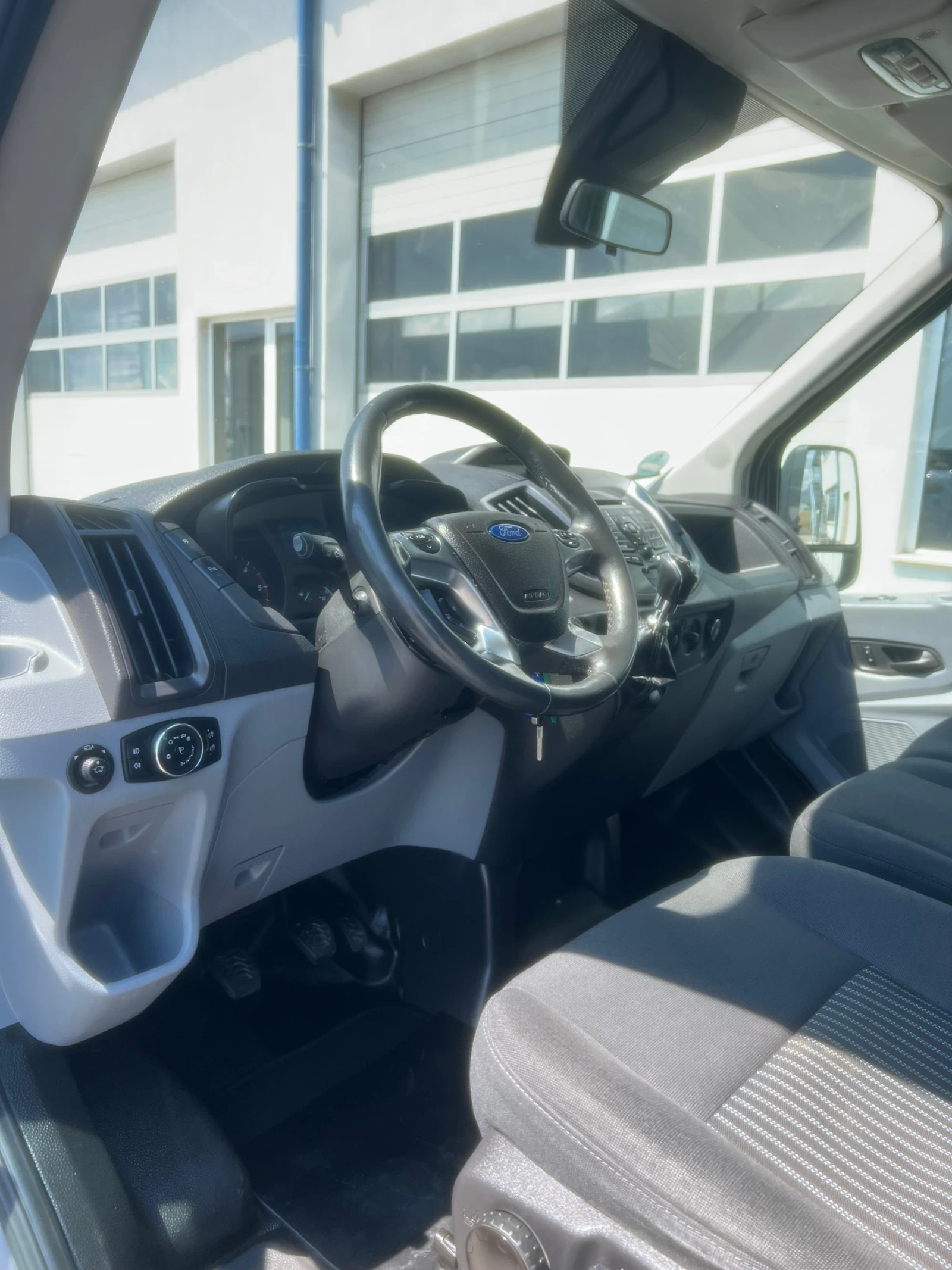 Ford Transit 2.2TDCI / Като нов! / Климатик, снимка 14 - Бусове и автобуси - 55615947