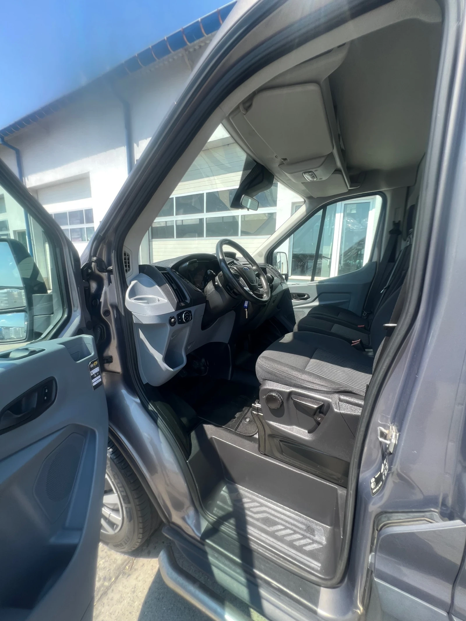 Ford Transit 2.2TDCI / Като нов! / Климатик, снимка 13 - Бусове и автобуси - 55615947